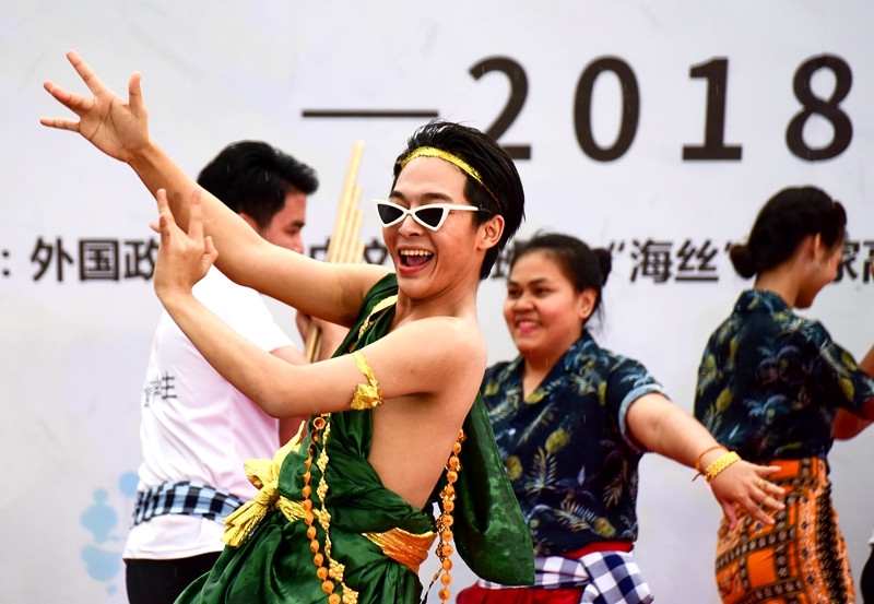 活动中，来自老挝学生带来的芦笙舞蹈（林志杰摄影）-9088.jpg